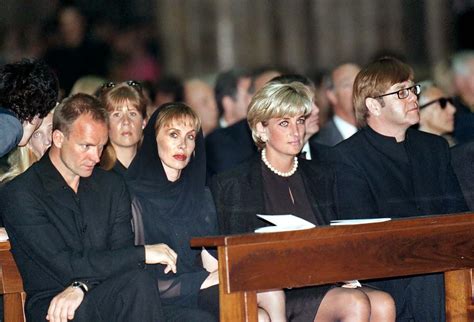 versace funerale|princess diana at versace funeral.